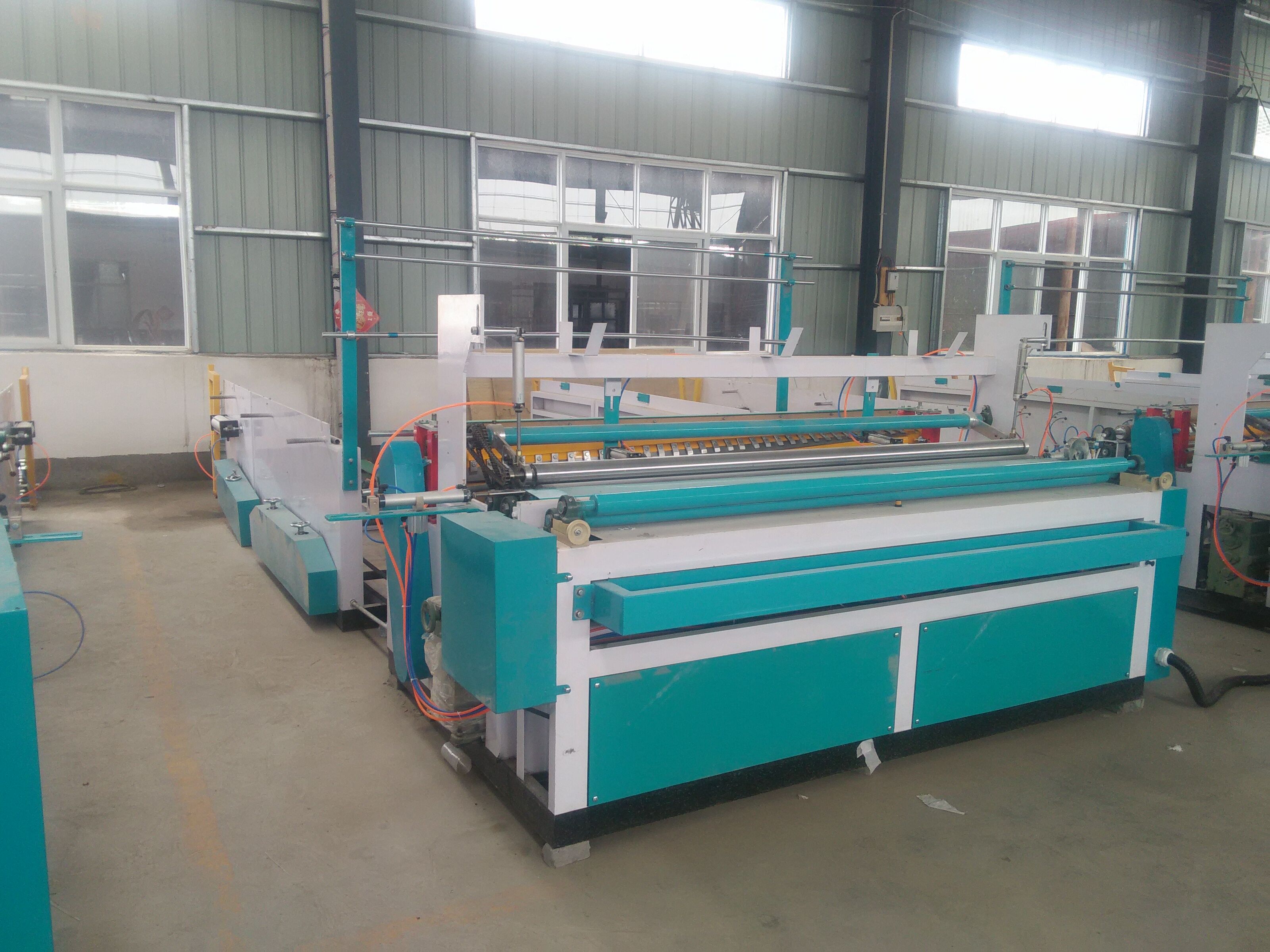 衛(wèi)生紙復(fù)卷加工需要幾個人？