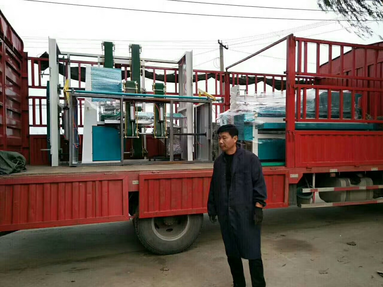 江西客戶訂購全自動衛(wèi)生紙加工設(shè)備