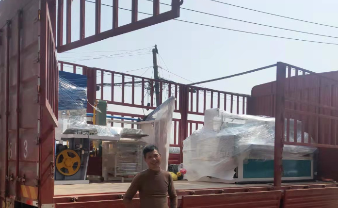 陜西延安朱總喜提1880全自動衛(wèi)生紙復(fù)卷機(jī)，預(yù)祝朱總生意興隆，財(cái)源廣進(jìn)